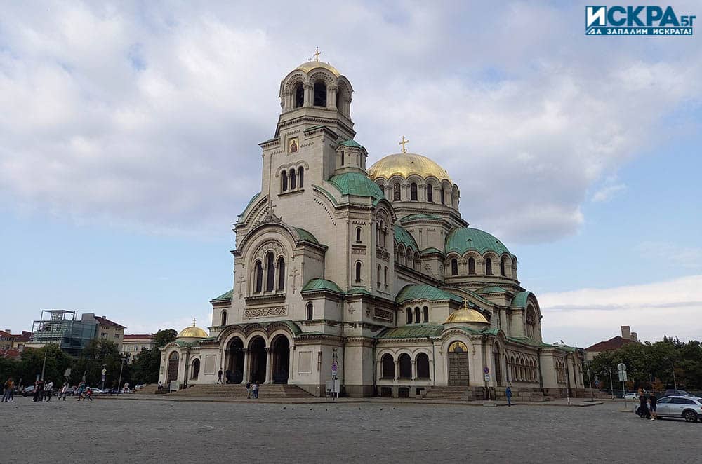 Новосъздадената преди месец пешеходна зона около храм Св. Александър Невски“