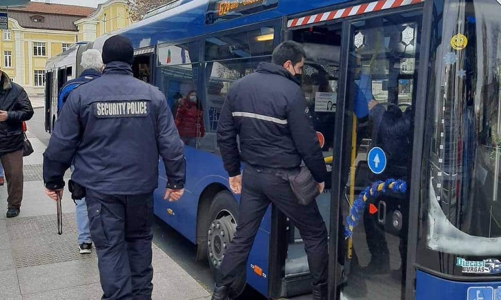 Две момчета на 13 години и едно 14 годишно са нанесли