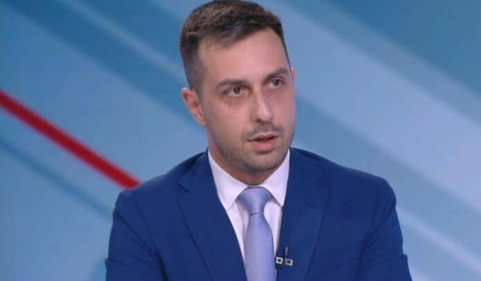 Деян Николов