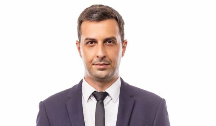 Деян Николов