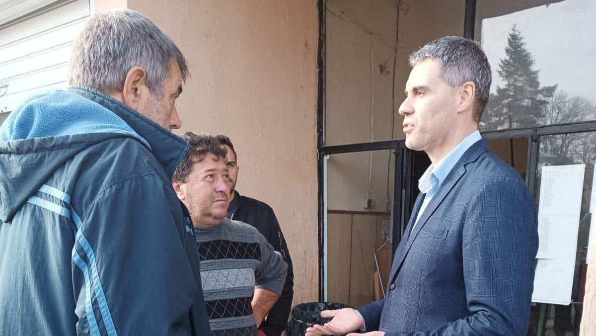 Бургаският областен управител Пламен Янев проведе среща със собственици на