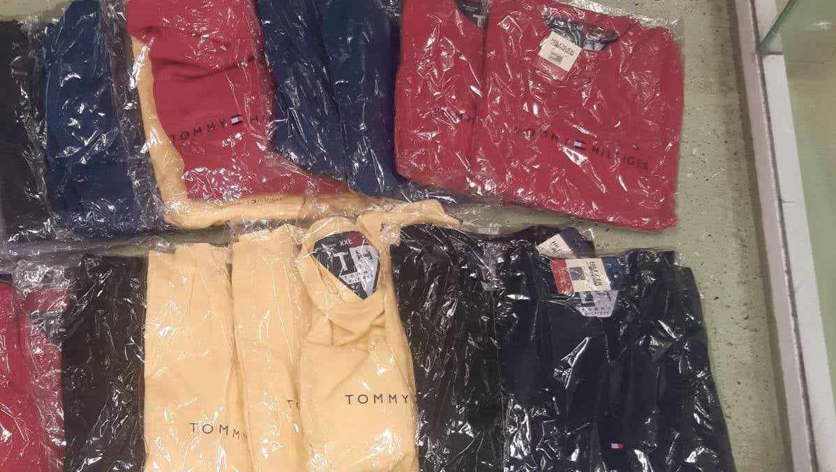 Множество артикули от защитени търговски марки са били иззети в