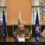 Генерал-лейтенант Михаил Попов, генерал-майор Валери Цолов и генерал-майор Красимир Кънев