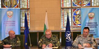 Генерал-лейтенант Михаил Попов, генерал-майор Валери Цолов и генерал-майор Красимир Кънев