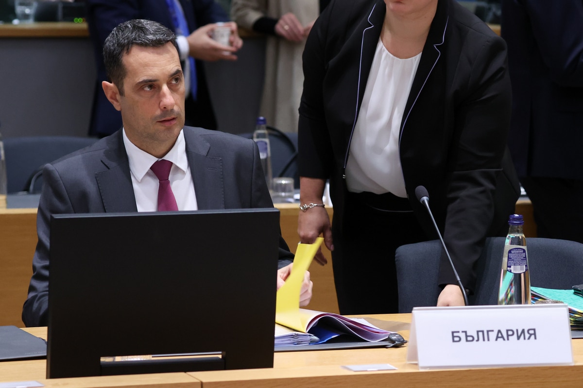 Още в първите дни на мандата си българското правителство изведе