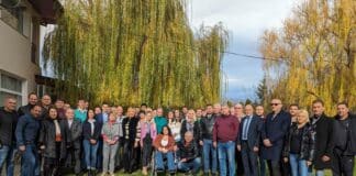 Изправи се България