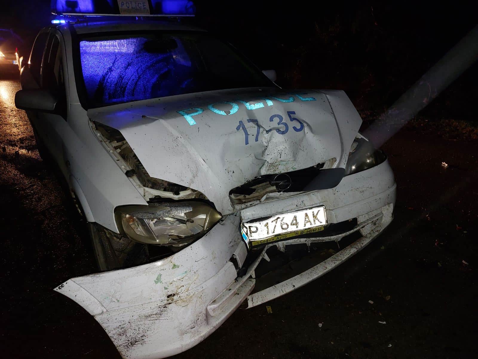 20-годишен от село Ясеновец предизвика катастрофа с полицейски автомобил след