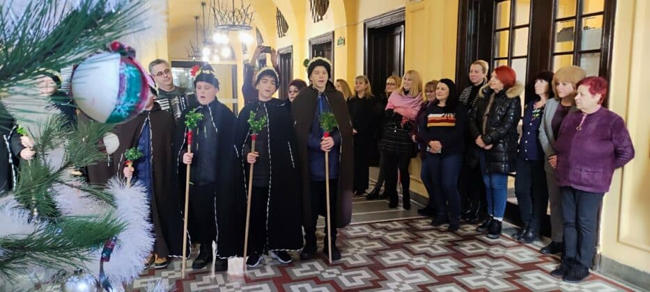 Коледарчета от ОУ "Елин Пелин"