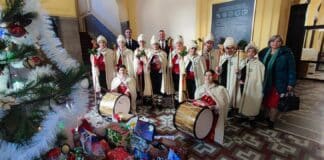 Коледарчета от ОУ "Любен Каравелов"