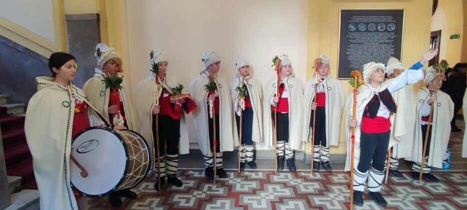 Коледарчета от ОУ "Любен Каравелов"