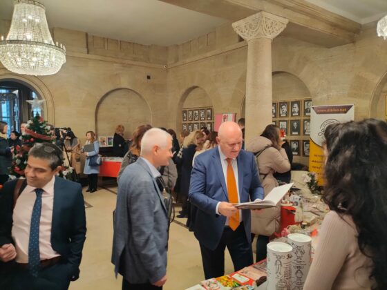 Коледен базар