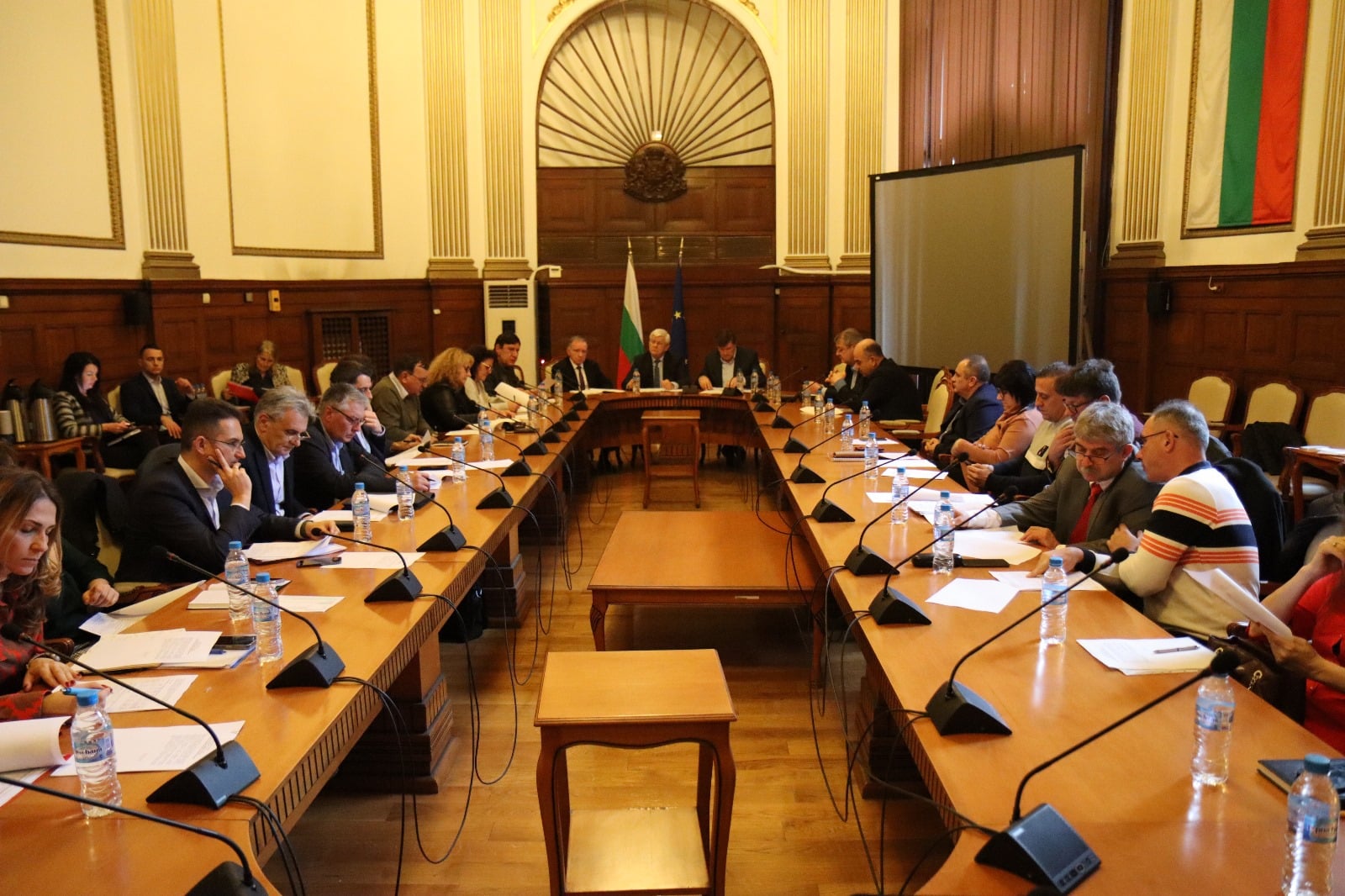 Аграрният министър Кирил Вътев заяви че с колегите му правят