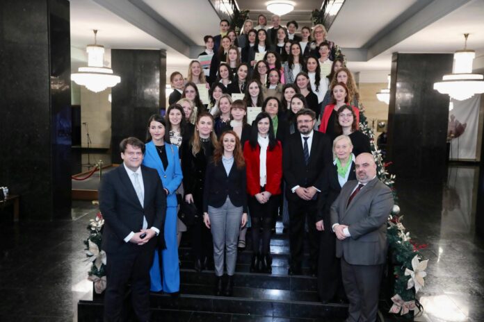 Мария Габриел с жени-дипломати