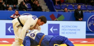 Марк Христов срещу противника си