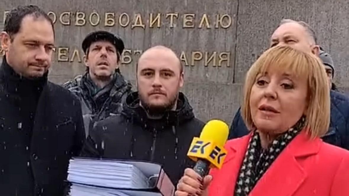 Председателят на гражданската платформа Изправи се БГ Мая Манолова предаде 10