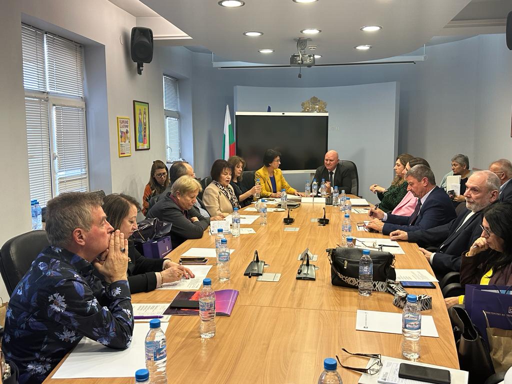 Членовете на Отрасловия съвет за тристранно сътрудничество в областта на