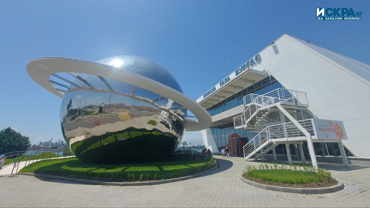 Емблематичният планетариум в Бургас взе награда в „Сграда на годината“ за 2023