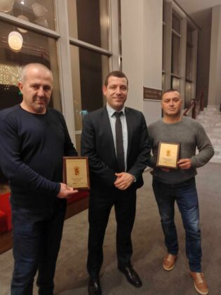 Плакети за добротворство