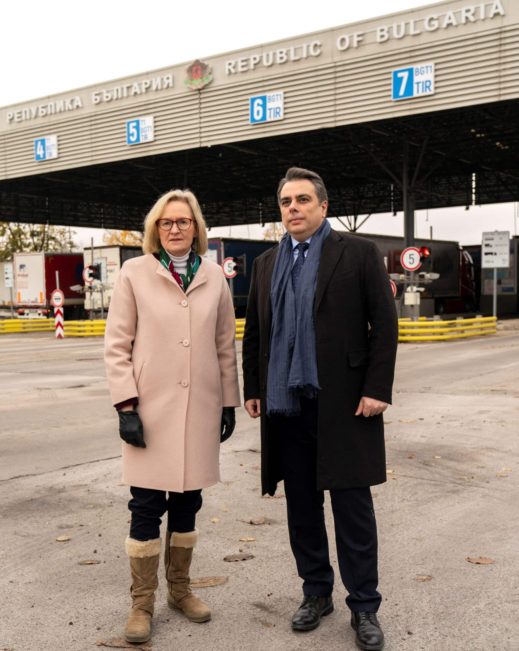 С комисар Макгинес направихме инспекция на Капитан Андреево на която