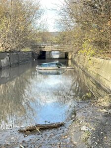 Потъналата кола