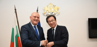 Проф. Галин Цоков и посланикът на Япония в България Н.Пр. Мичигами Хисаши