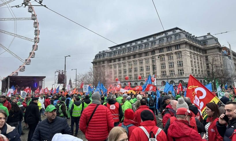 15 000 служители от цяла Европа излязоха на шествие пред