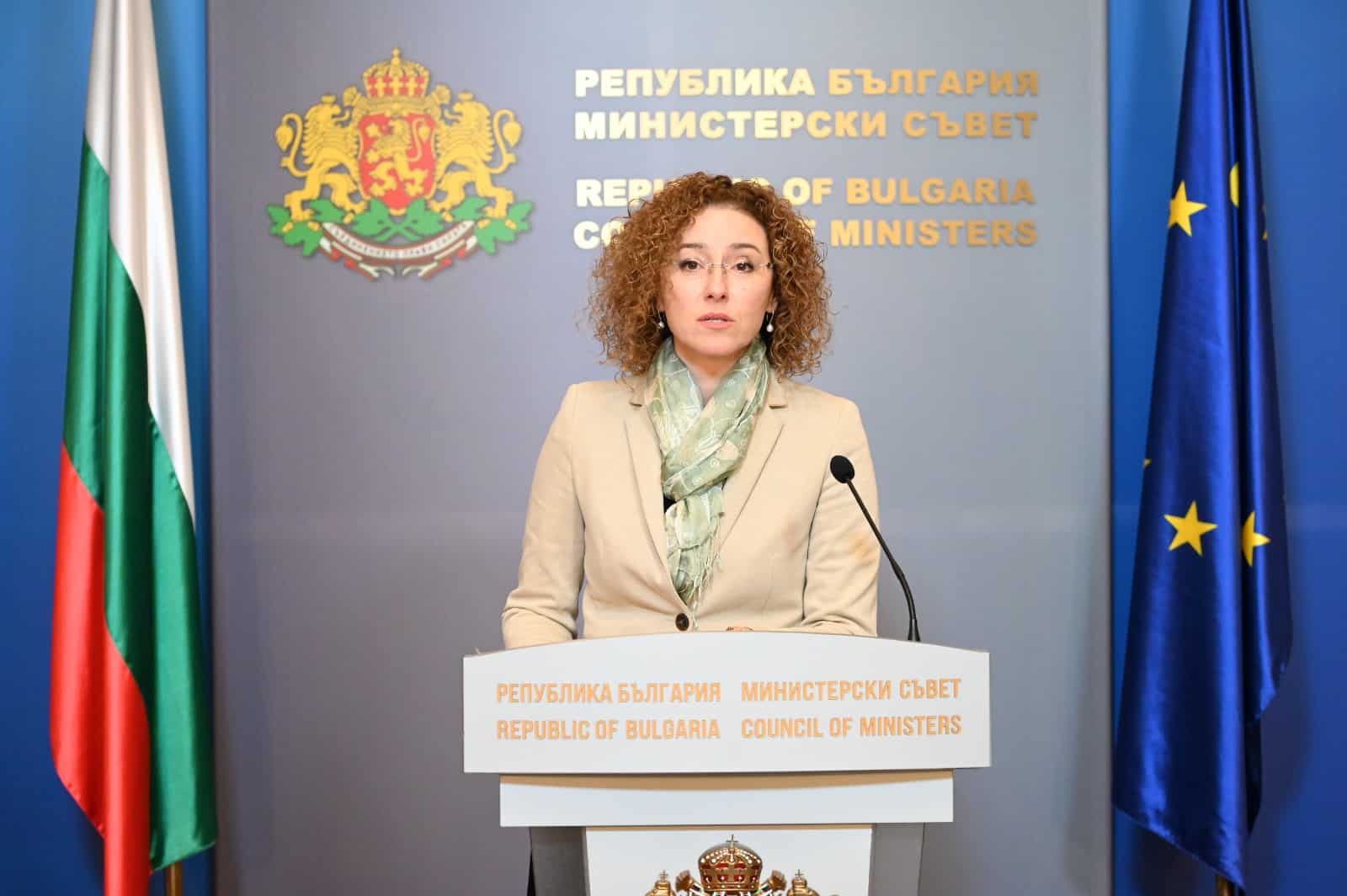 Министърът на труда и социалната политика Иванка Шалапатова заяви че
