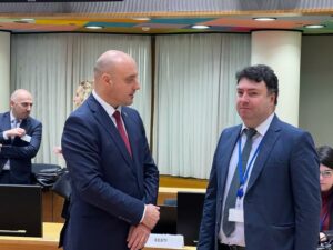 Атанас Славов, вляво