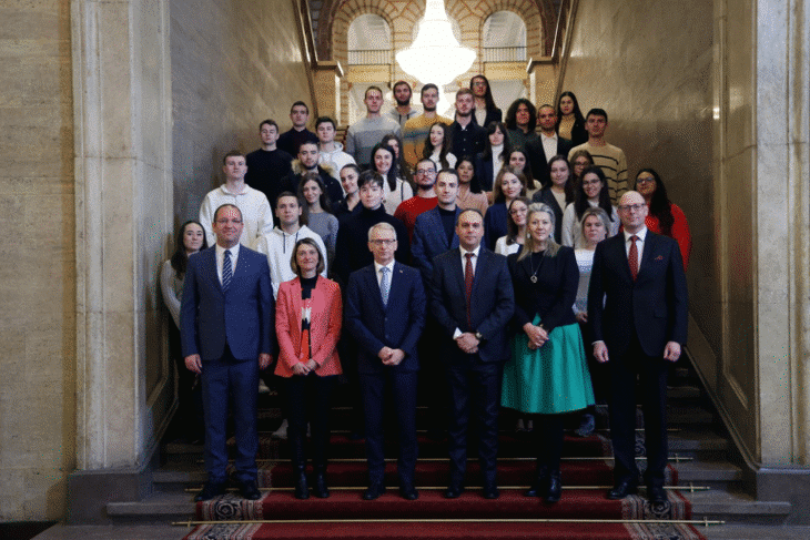 Премиерът акад Николай Денков се срещна със студенти от България