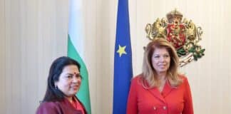 Мийнакши Лекхи и Илияна Йотова