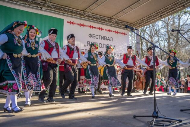 Фестивал "Ямболски коледарски буенек"