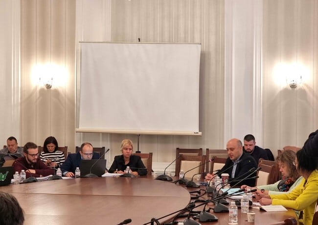 Комисията по конституционни въпроси в парламента прие на второ четене