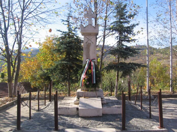 Войнишки паметник в село Типченица