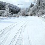 Заснежен път