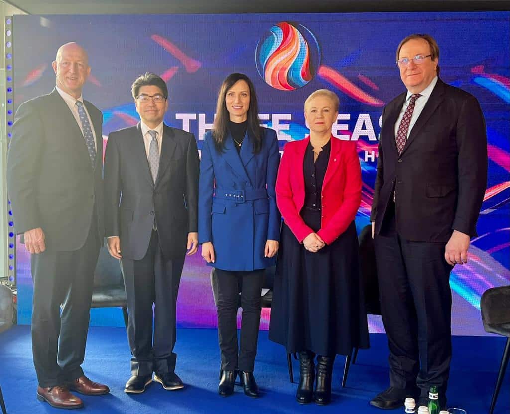 Вицепремиерът и министър на външните работи Мария Габриел участва в