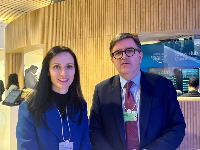 Мария Габриел и Джеймс О'Брайън