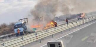 Горящ тежкотоварен автомобил