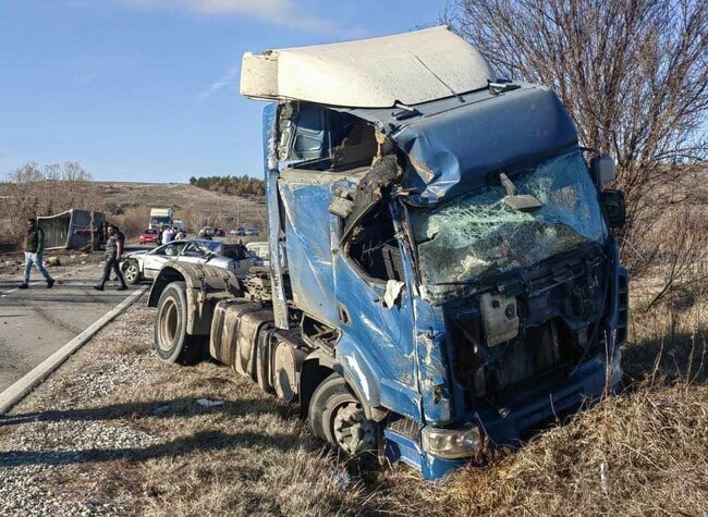 Дрогиран турски шофьор е заловен за тежката катастрофа в Шуменско