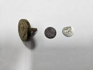 Монети и пръстен
