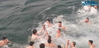 Спасяване на Светия кръст в Бургас