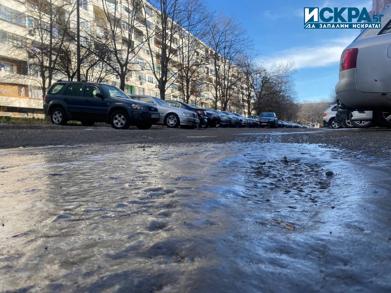 Шофирането през зимата крие редица предизвикателства но едно от най коварните