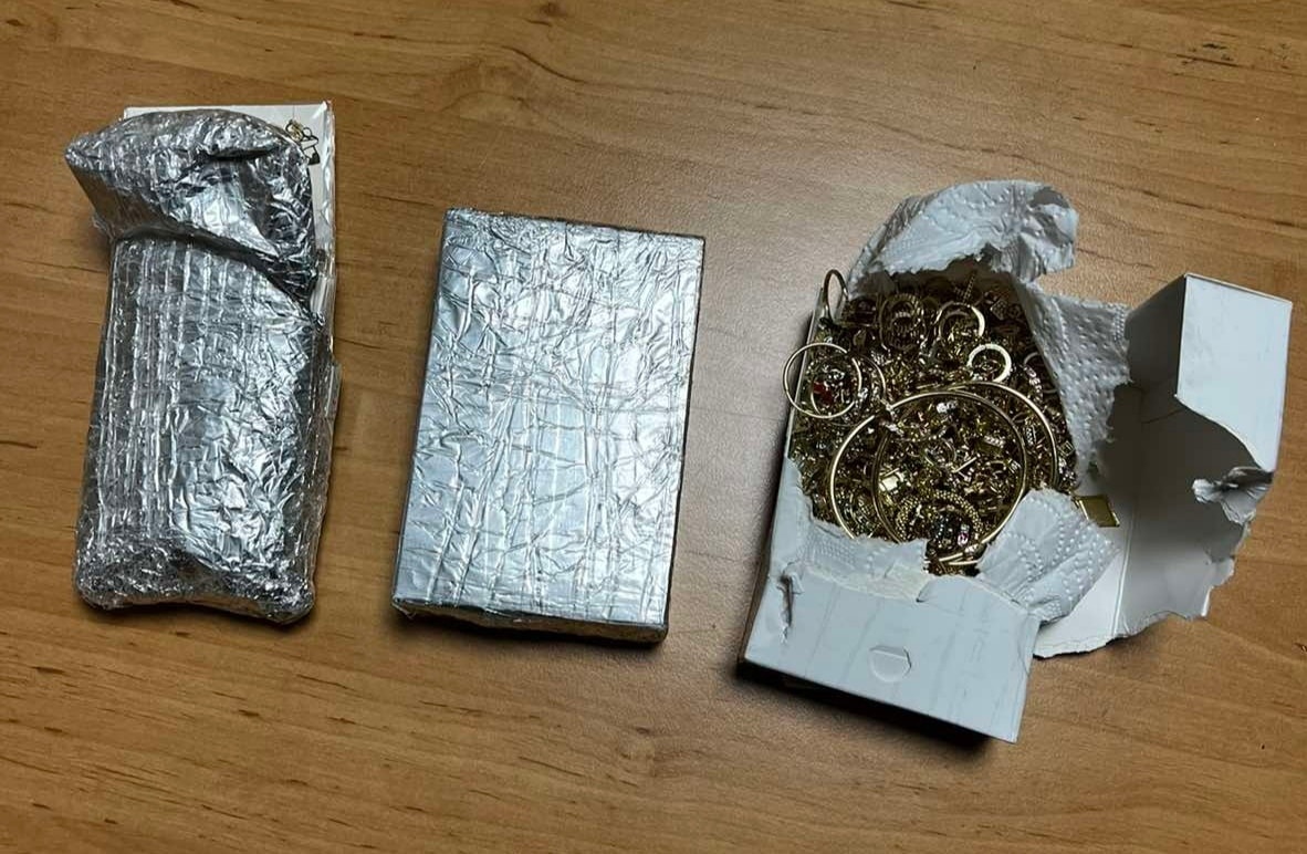 Контрабандни златни накити за близо 100 000 лева откриха митническите