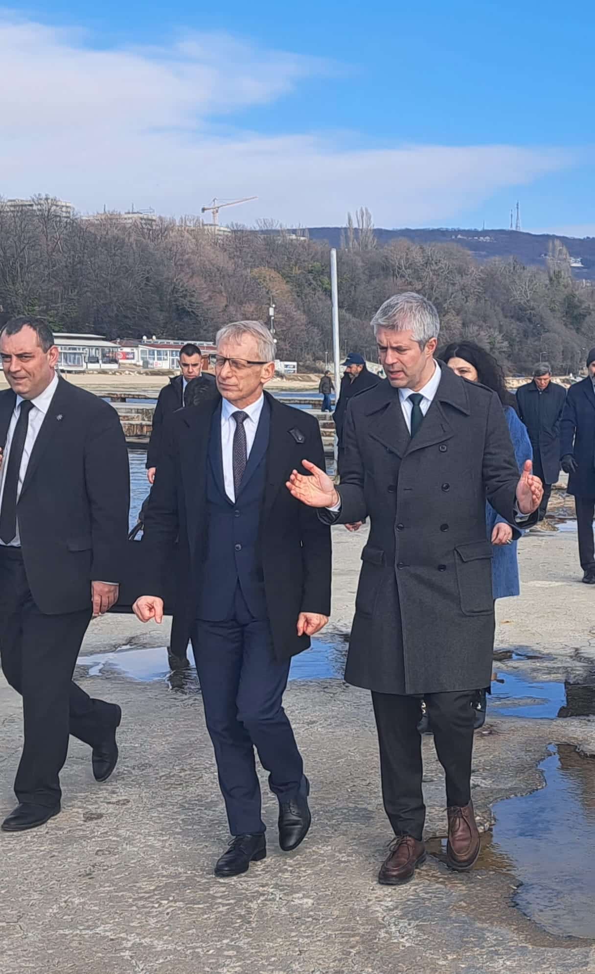 Обмисляме цялостен проект за брегоукрепване на крайбрежието около Варна целият