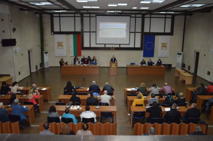 Общественото обсъждане