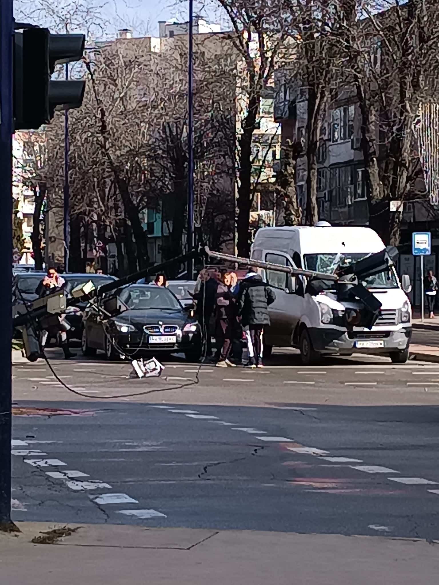 Опасен инцидент е станал в Пазарджик днес Светофарна уредба е