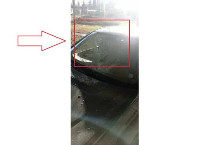 Паднала отломка върху кола