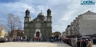 Освещаване на бойните знамена в Бургас