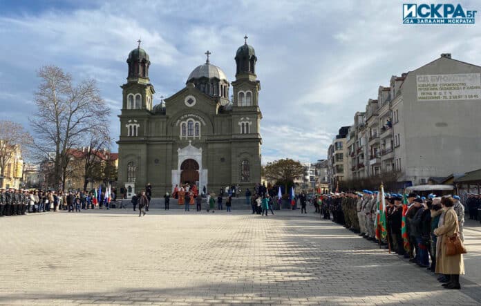 Освещаване на бойните знамена в Бургас