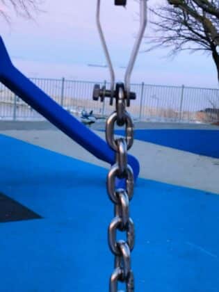 Детска площадка в кв. "Крайморие"