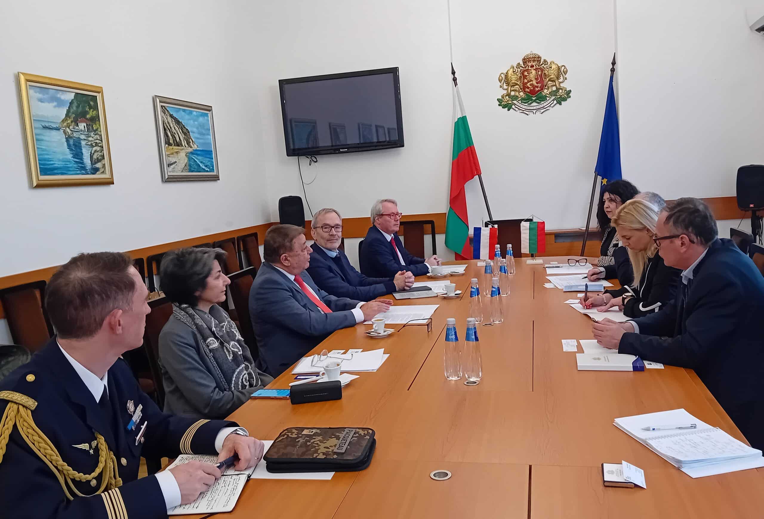 Н пр Жоел Мейер посланик на Република Франция в България придружаван